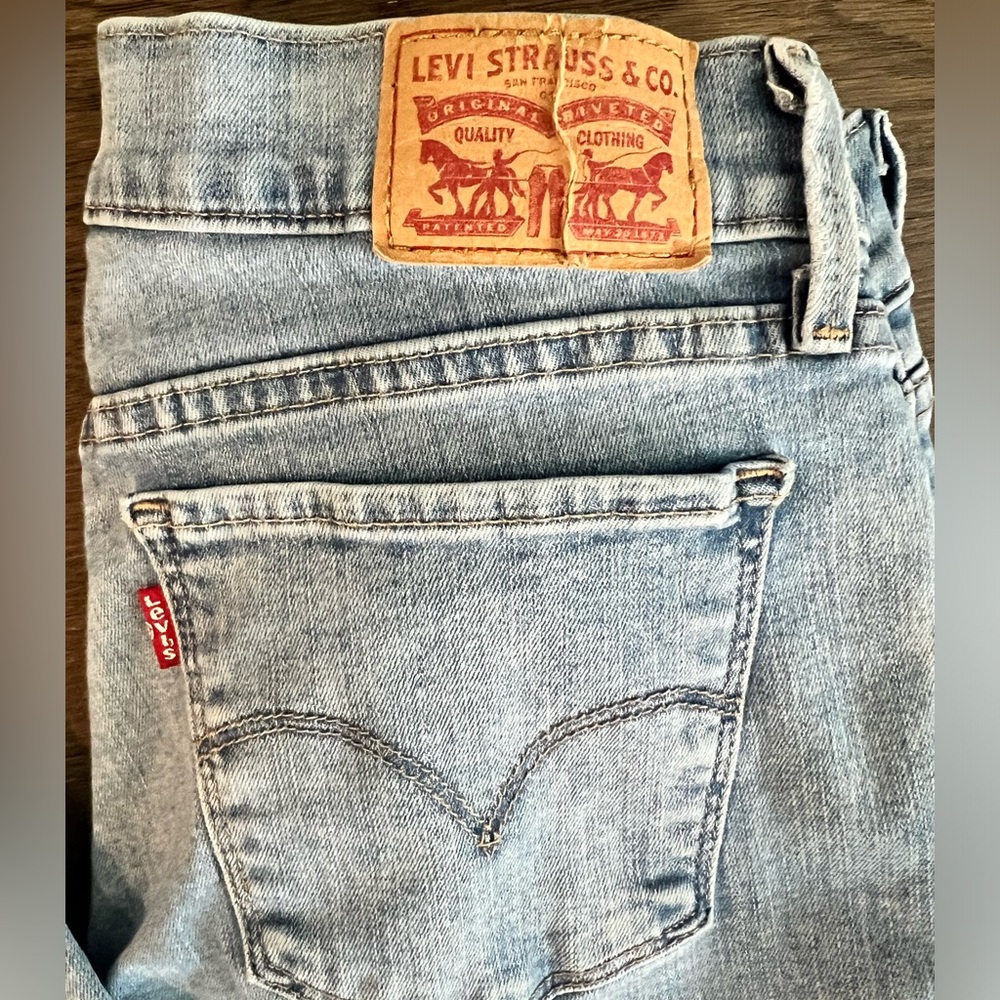Levi’s Jeans - Picture 2 of 6